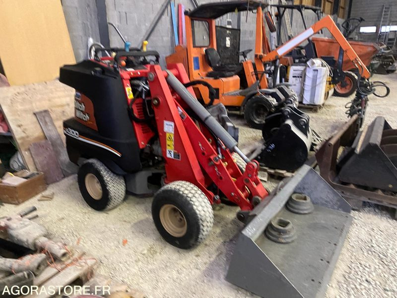 PORTEUR MULTI OUTILS DITCH WITCH ZAHN R300 - Chargeuse: photos 2 PORTEUR MULTI OUTILS DITCH WITCH ZAHN R300 - Chargeuse: photos 2