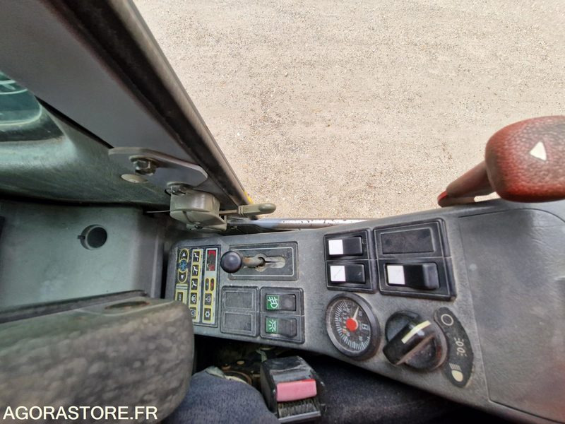 Pelle sur pneus Volvo EW160B (MOTEUR NEUF)- 2004 / 12727 HEURES - Pelle: photos 5 Pelle sur pneus Volvo EW160B (MOTEUR NEUF)- 2004 / 12727 HEURES - Pelle: photos 5
