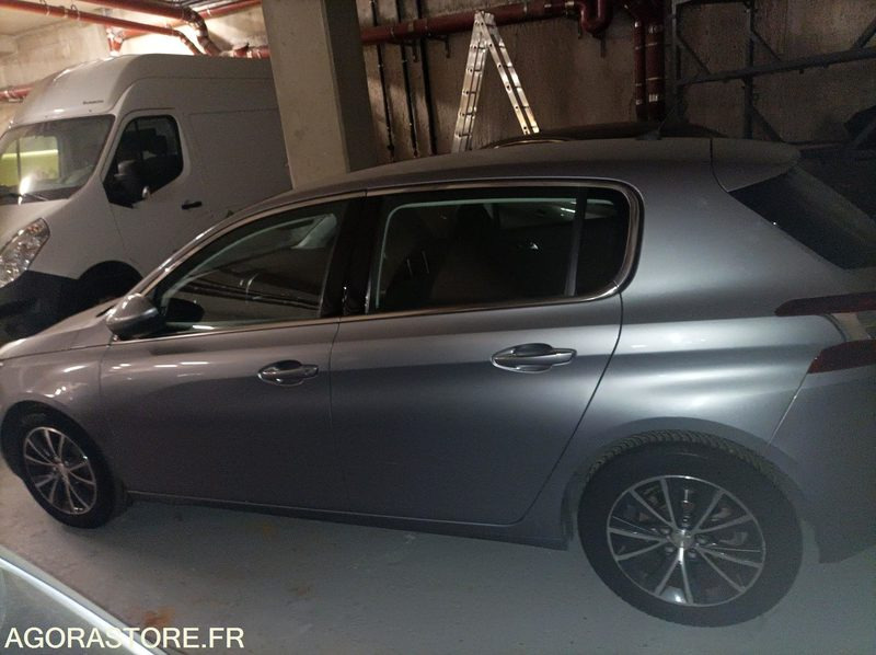 Peugeot 308 - 2015 - 120000 km - Voiture: photos 3 Peugeot 308 - 2015 - 120000 km - Voiture: photos 3