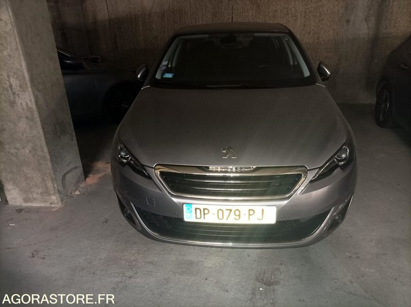 Peugeot 308 - 2015 - 120000 km - Voiture: photos 2 Peugeot 308 - 2015 - 120000 km - Voiture: photos 2