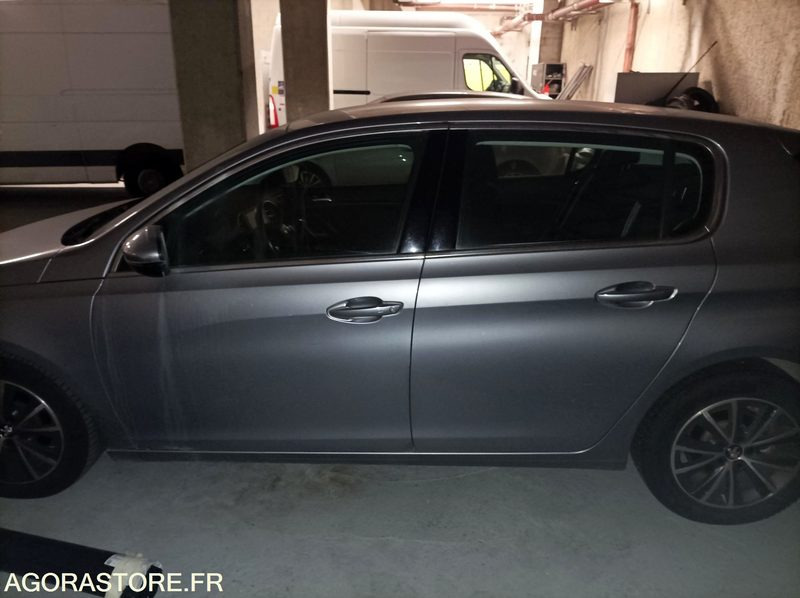 Peugeot 308 - 2015 - 90000km - Voiture: photos 3 Peugeot 308 - 2015 - 90000km - Voiture: photos 3