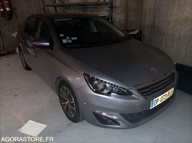 Peugeot 308 - 2015 - 90000km - Voiture: photos 2 Peugeot 308 - 2015 - 90000km - Voiture: photos 2
