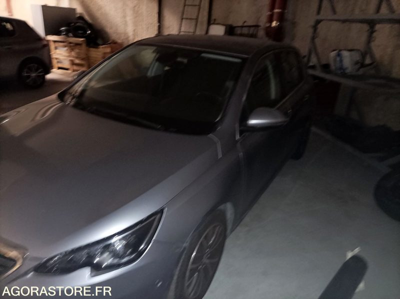 Peugeot 308 - 2015 - 90000km - Voiture: photos 4 Peugeot 308 - 2015 - 90000km - Voiture: photos 4