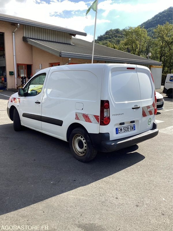 Peugeot Partner - 2017 - 259854kms - (P1006117) - Fourgon utilitaire: photos 4 Peugeot Partner - 2017 - 259854kms - (P1006117) - Fourgon utilitaire: photos 4