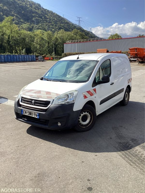 Peugeot Partner - 2017 - 259854kms - (P1006117) - Fourgon utilitaire: photos 1 Peugeot Partner - 2017 - 259854kms - (P1006117) - Fourgon utilitaire: photos 1
