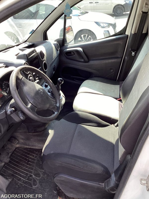 Peugeot Partner - 2017 - 259854kms - (P1006117) - Fourgon utilitaire: photos 5 Peugeot Partner - 2017 - 259854kms - (P1006117) - Fourgon utilitaire: photos 5