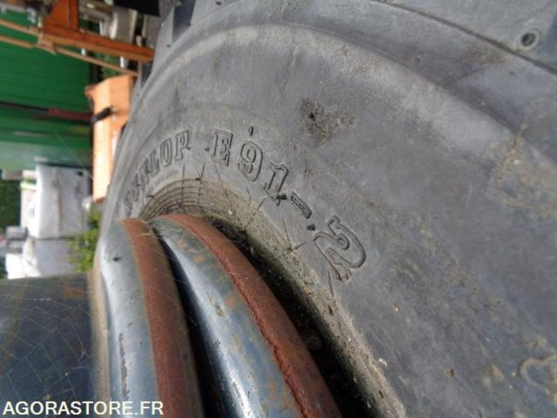 LOT 5 PNEUS +1 JANTE PELLETEUSE HYUNDAI - Pièces de rechange pour Engins de chantier: photos 3 LOT 5 PNEUS +1 JANTE PELLETEUSE HYUNDAI - Pièces de rechange pour Engins de chantier: photos 3