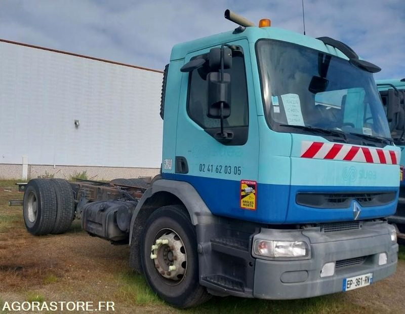 RENAULT 320-19 DCI / 2003 / 401 116 Km - Châssis cabine: photos 1 RENAULT 320-19 DCI / 2003 / 401 116 Km - Châssis cabine: photos 1