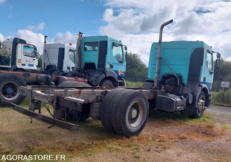 RENAULT 320-19 DCI / 2003 / 401 116 Km - Châssis cabine: photos 4 RENAULT 320-19 DCI / 2003 / 401 116 Km - Châssis cabine: photos 4