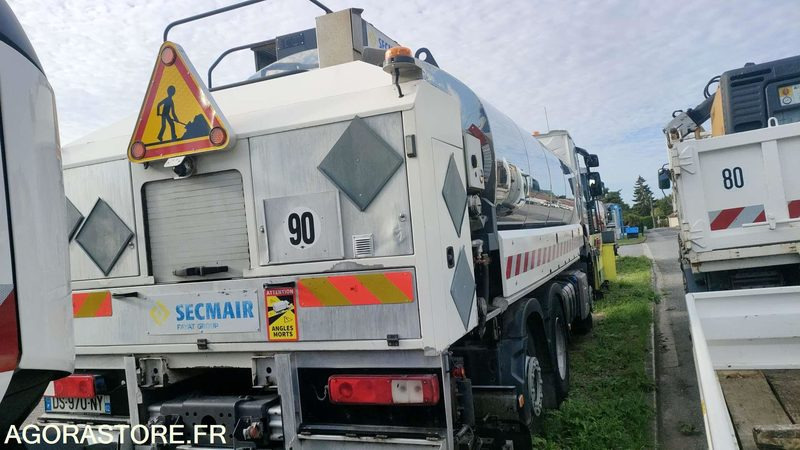 RENAULT C380 - 2015 - 56483 KM - Répandeuse: photos 5 RENAULT C380 - 2015 - 56483 KM - Répandeuse: photos 5