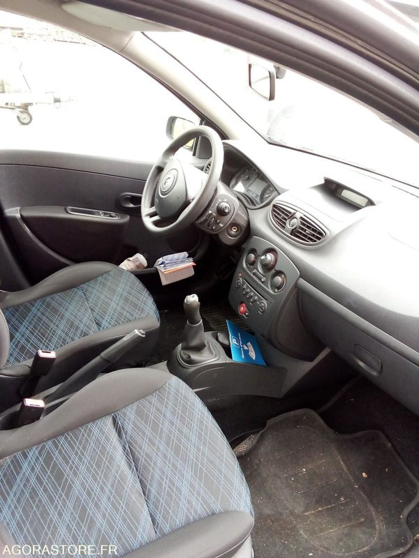 RENAULT CLIO 2008 - 91679 KMS - Voiture: photos 4 RENAULT CLIO 2008 - 91679 KMS - Voiture: photos 4