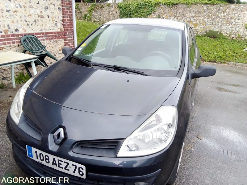 RENAULT CLIO 2008 - 91679 KMS - Voiture: photos 1 RENAULT CLIO 2008 - 91679 KMS - Voiture: photos 1