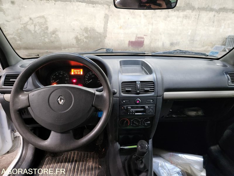 RENAULT CLIO - Voiture: photos 3 RENAULT CLIO - Voiture: photos 3