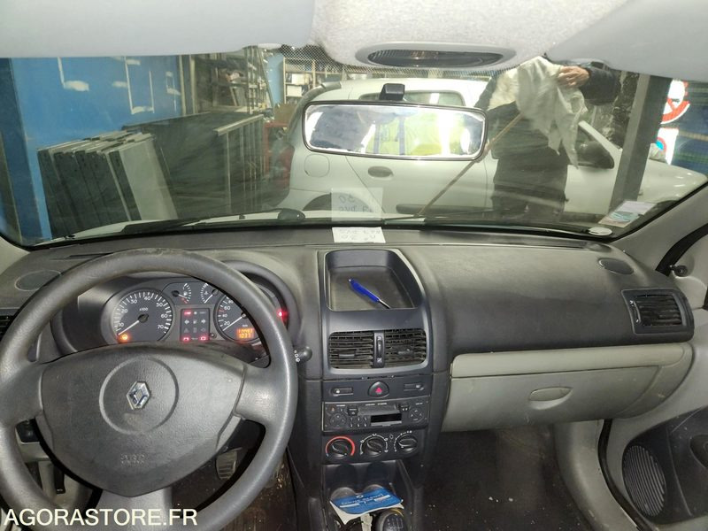 RENAULT CLIO - Voiture: photos 3 RENAULT CLIO - Voiture: photos 3