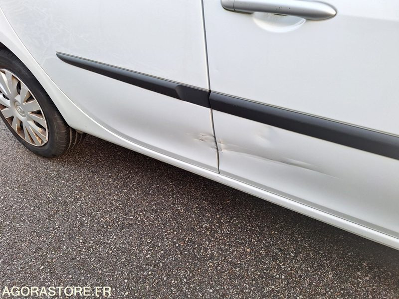 Voiture RENAULT CLIO3 Phase2 _  3 places _  Diesel 1.5DCI: photos 6