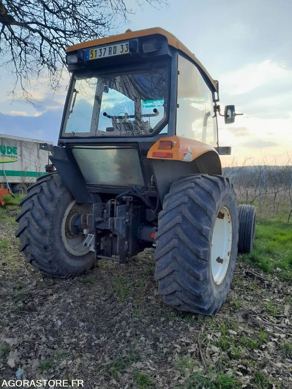 RENAULT ERGOS 100 - Tracteur agricole: photos 3 RENAULT ERGOS 100 - Tracteur agricole: photos 3