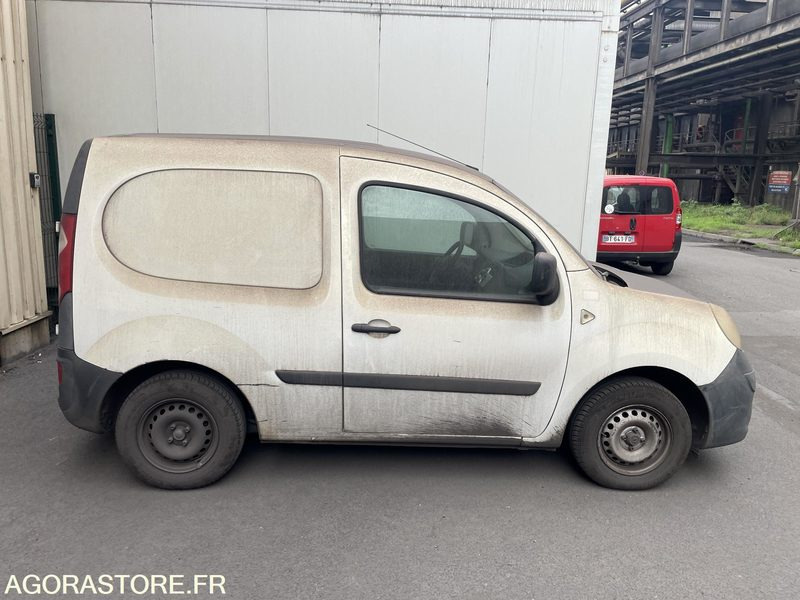 RENAULT KANGOO - 2011 - 157271KMs - BY-686-NP - Fourgonnette: photos 4 RENAULT KANGOO - 2011 - 157271KMs - BY-686-NP - Fourgonnette: photos 4