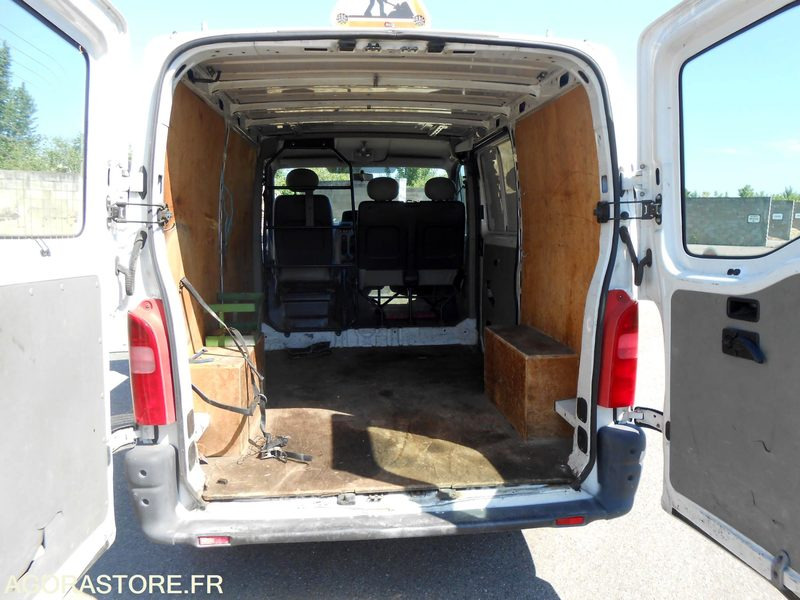 RENAULT MASTER DCI80 - Fourgon utilitaire: photos 4 RENAULT MASTER DCI80 - Fourgon utilitaire: photos 4
