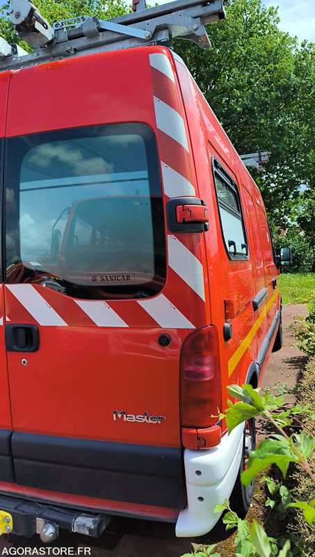 RENAULT MASTER II 2,5D - 2000 - 48197kms - Fourgon utilitaire: photos 4 RENAULT MASTER II 2,5D - 2000 - 48197kms - Fourgon utilitaire: photos 4