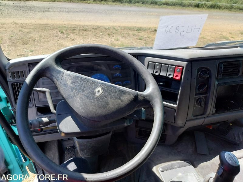 RENAULT PREMIUM 320-19 / 2005 / 445 375 km - Châssis cabine: photos 5 RENAULT PREMIUM 320-19 / 2005 / 445 375 km - Châssis cabine: photos 5