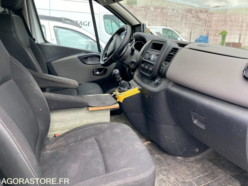 RENAULT TRAFIC - 2015 / 227603 KM (DY-974-GY) (MVU228) - Fourgon utilitaire: photos 4 RENAULT TRAFIC - 2015 / 227603 KM (DY-974-GY) (MVU228) - Fourgon utilitaire: photos 4