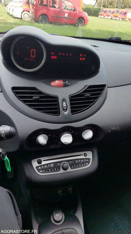 RENAULT TWINGO - 134782kms - 2011 - Voiture: photos 5 RENAULT TWINGO - 134782kms - 2011 - Voiture: photos 5