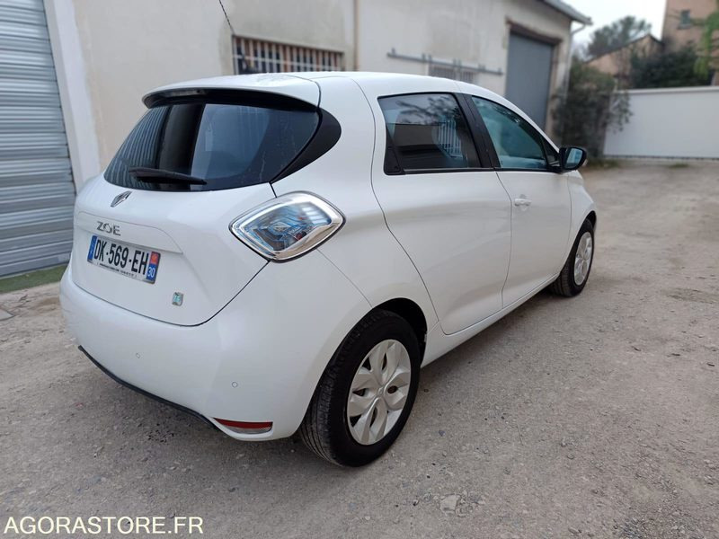 RENAULT ZOE 22 kWh 88CH CHARGE RAPIDE ACHAT INTEGRAL - 2014 - 102300KMS - Voiture: photos 4 RENAULT ZOE 22 kWh 88CH CHARGE RAPIDE ACHAT INTEGRAL - 2014 - 102300KMS - Voiture: photos 4