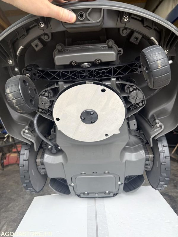 ROBOT de tonte NEUF 430x NERA Husqvarna UNITAIRE - Motofaucheuse: photos 3 ROBOT de tonte NEUF 430x NERA Husqvarna UNITAIRE - Motofaucheuse: photos 3