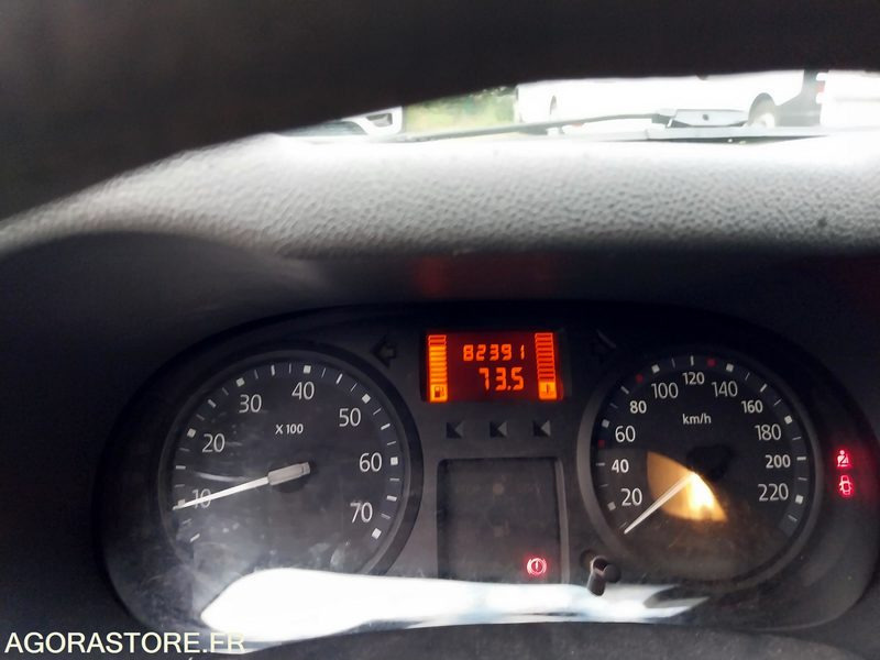 Renault Clio 2010 de 82 391 kms (AV-700-PQ) - Voiture: photos 5 Renault Clio 2010 de 82 391 kms (AV-700-PQ) - Voiture: photos 5