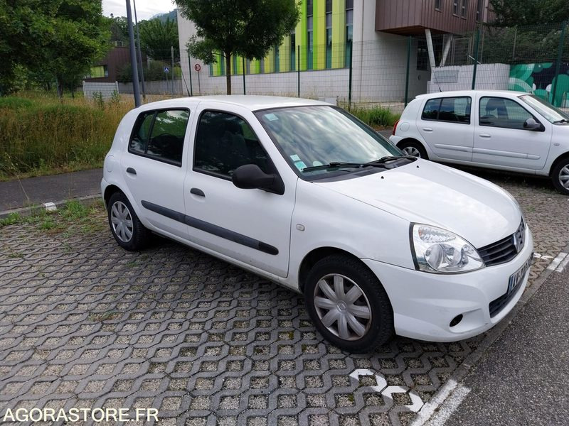 Renault Clio 2010 de 82 391 kms (AV-700-PQ) - Voiture: photos 2 Renault Clio 2010 de 82 391 kms (AV-700-PQ) - Voiture: photos 2