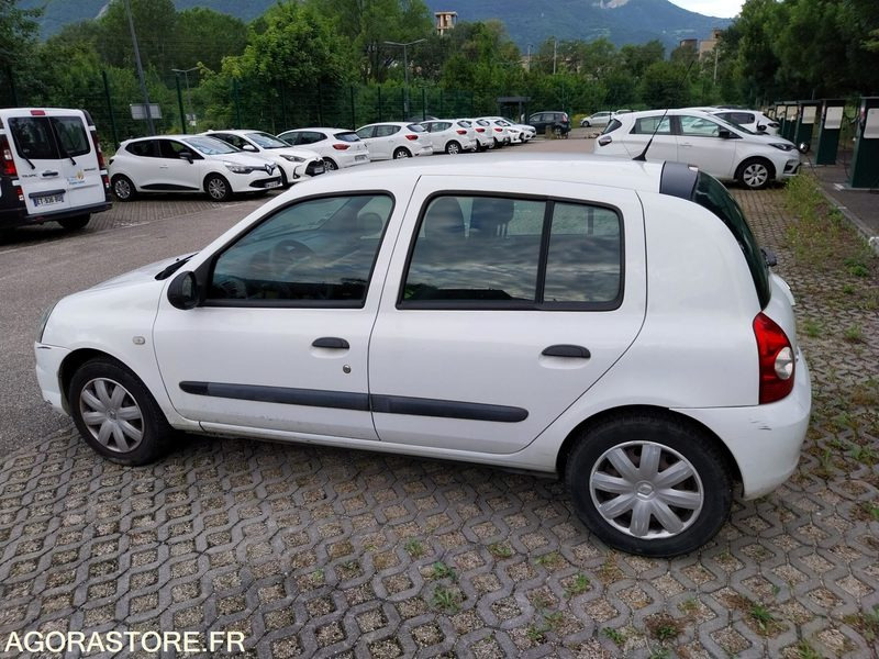 Renault Clio 2010 de 82 391 kms (AV-700-PQ) - Voiture: photos 4 Renault Clio 2010 de 82 391 kms (AV-700-PQ) - Voiture: photos 4
