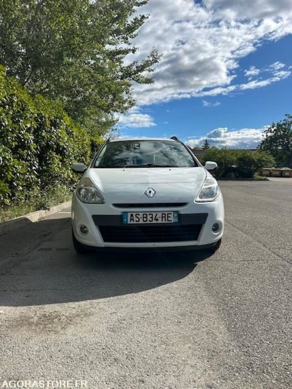 Renault Clio break 100600kms 2010 - Voiture break: photos 3 Renault Clio break 100600kms 2010 - Voiture break: photos 3
