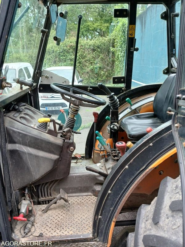 Renault Fructus (63003) - Tracteur agricole: photos 3 Renault Fructus (63003) - Tracteur agricole: photos 3