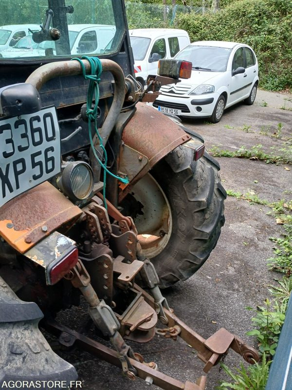 Renault Fructus (63003) - Tracteur agricole: photos 2 Renault Fructus (63003) - Tracteur agricole: photos 2