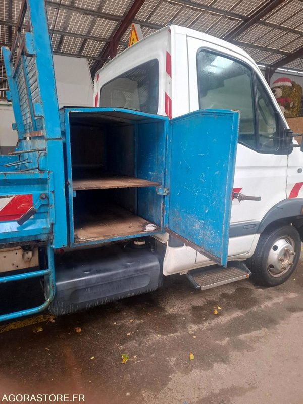 Renault Mascott benne roues jumelées 183615kms 2000 - Véhicule utilitaire benne: photos 5 Renault Mascott benne roues jumelées 183615kms 2000 - Véhicule utilitaire benne: photos 5