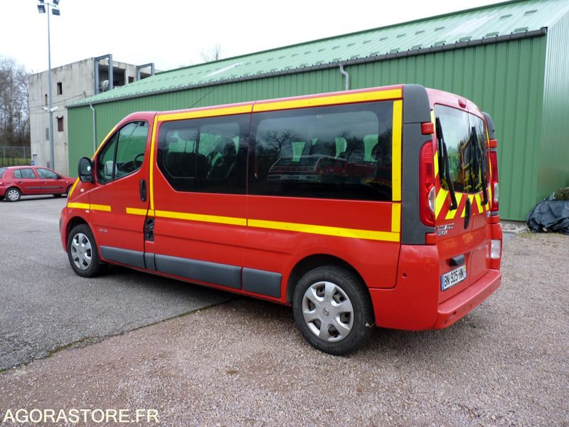 Renault Trafic 9 Places - Fourgonnette: photos 2 Renault Trafic 9 Places - Fourgonnette: photos 2