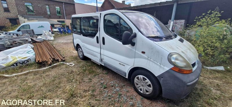 Renault Trafic 9 places 2003 106423KMS - Minibus, Transport de personnes: photos 2 Renault Trafic 9 places 2003 106423KMS - Minibus, Transport de personnes: photos 2