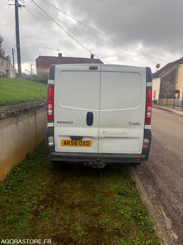 Renault Trafic dci 115 / 228000 km - Immatriculation anglaise - Fourgonnette, Utilitaire double cabine: photos 1 Renault Trafic dci 115 / 228000 km - Immatriculation anglaise - Fourgonnette, Utilitaire double cabine: photos 1