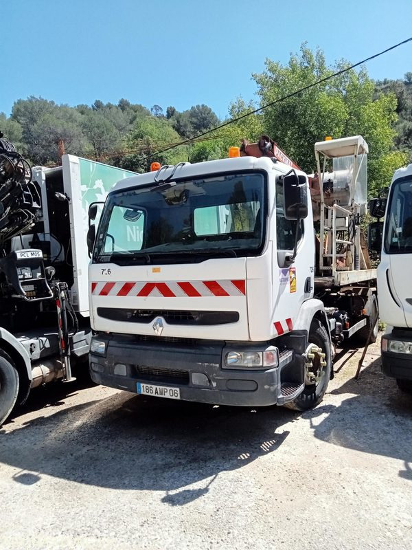 Renault Véhicule Industriel - Polybenne Premium 250 - Camion ampliroll: photos 3 Renault Véhicule Industriel - Polybenne Premium 250 - Camion ampliroll: photos 3