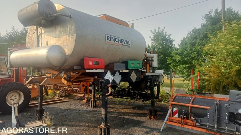 Répandeuse à bitume de 8500 litres (sans le porteur) - Travaux routiers: photos 1 Répandeuse à bitume de 8500 litres (sans le porteur) - Travaux routiers: photos 1