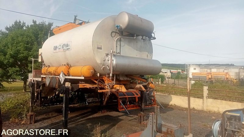 Répandeuse à bitume de 8500 litres (sans le porteur) - Travaux routiers: photos 2 Répandeuse à bitume de 8500 litres (sans le porteur) - Travaux routiers: photos 2