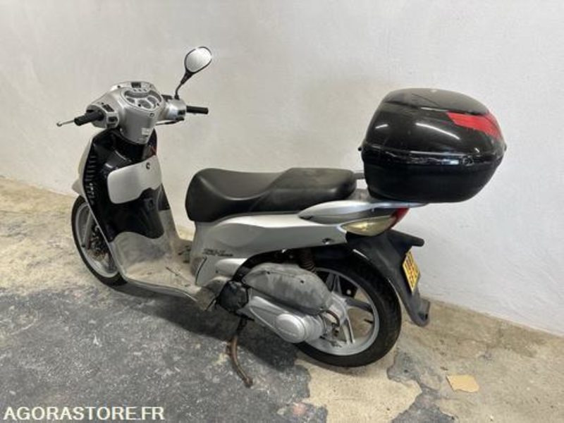 SCOOTER HONDA SH125 - 2001 - 24167KM - 1087GF2A - Motocyclette: photos 1 SCOOTER HONDA SH125 - 2001 - 24167KM - 1087GF2A - Motocyclette: photos 1