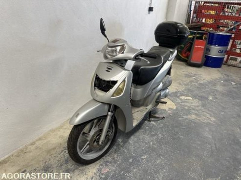 SCOOTER HONDA SH125 - 2001 - 24167KM - 1087GF2A - Motocyclette: photos 2 SCOOTER HONDA SH125 - 2001 - 24167KM - 1087GF2A - Motocyclette: photos 2