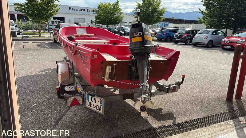 Bateau FUN YAK - YAMAHA 50 CV + remorque - 2004 - Semi-remorque: photos 3 Bateau FUN YAK - YAMAHA 50 CV + remorque - 2004 - Semi-remorque: photos 3