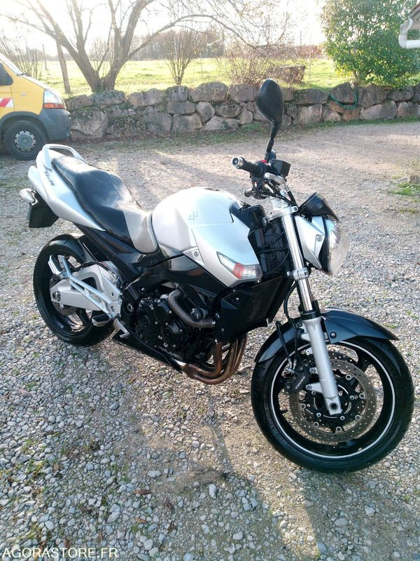 Suzuki GSR600 - Motocyclette: photos 4 Suzuki GSR600 - Motocyclette: photos 4