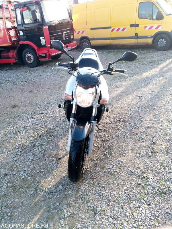 Suzuki GSR600 - Motocyclette: photos 1 Suzuki GSR600 - Motocyclette: photos 1