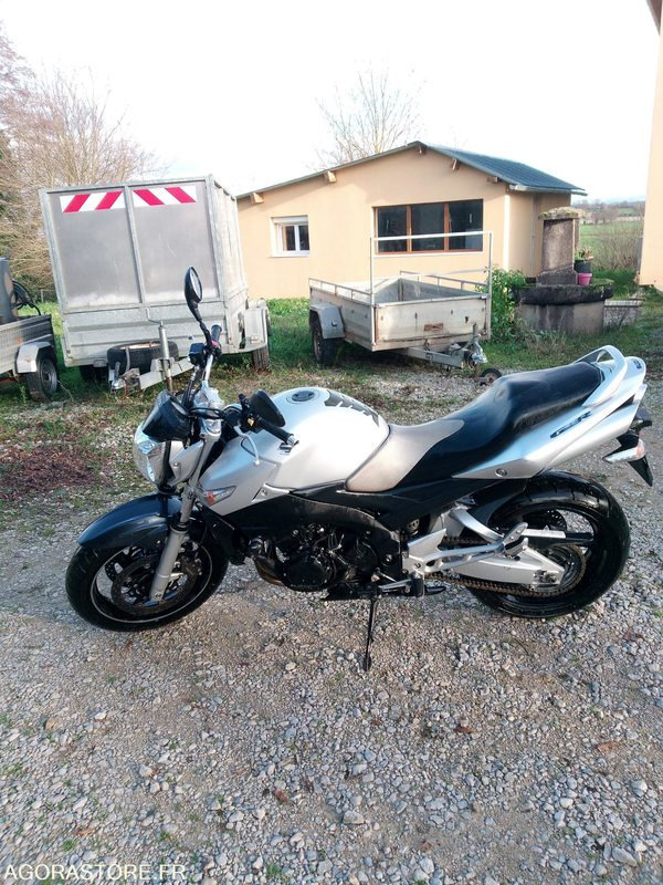 Suzuki GSR600 - Motocyclette: photos 2 Suzuki GSR600 - Motocyclette: photos 2