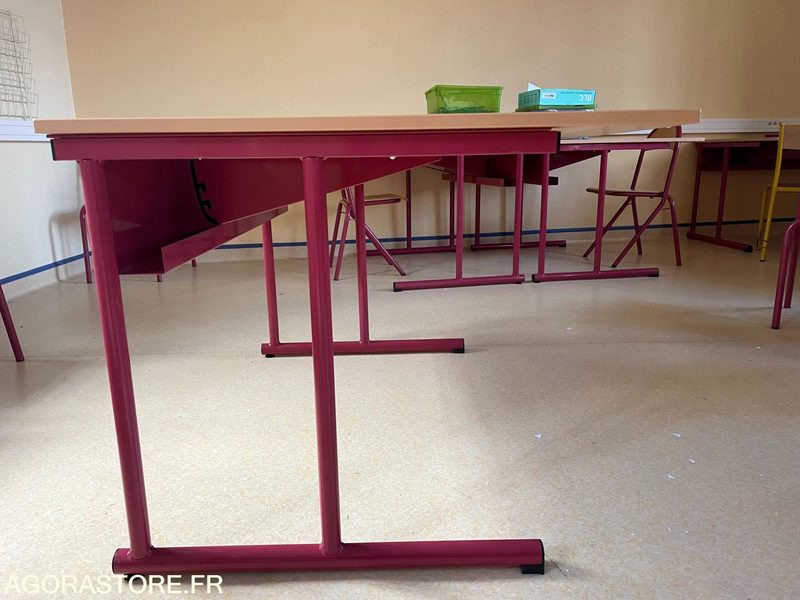 TABLE DE CLASSE - Outil/ Équipement: photos 3 TABLE DE CLASSE - Outil/ Équipement: photos 3