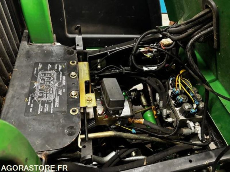 TONDEUSE HELICOIDALE JOHN DEERE 8400-ROULANTE-1521 HEURES. - Motofaucheuse: photos 4 TONDEUSE HELICOIDALE JOHN DEERE 8400-ROULANTE-1521 HEURES. - Motofaucheuse: photos 4