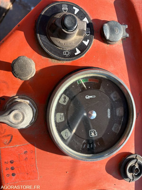 TRACTEUR AGRICOLE RENAULT 421 - Tracteur agricole: photos 3 TRACTEUR AGRICOLE RENAULT 421 - Tracteur agricole: photos 3